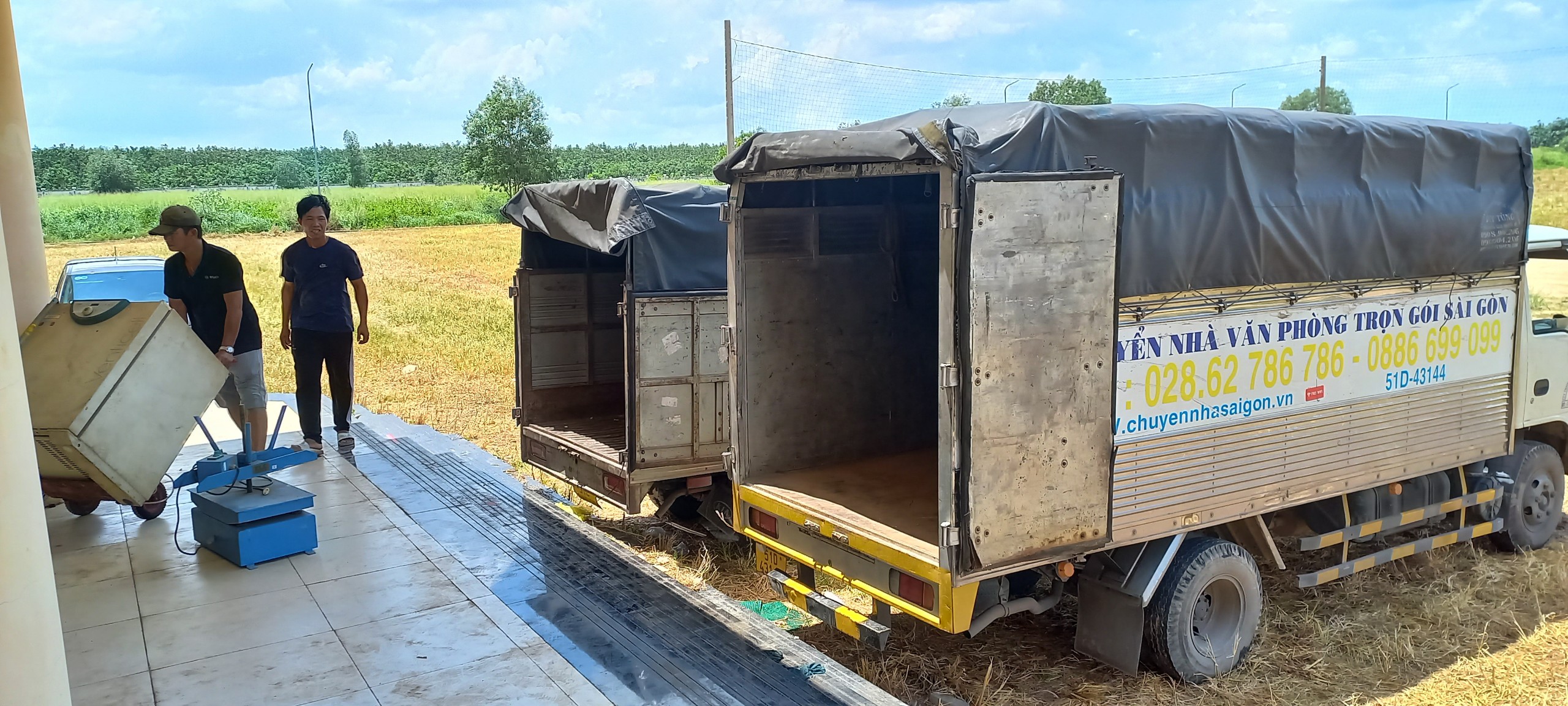 Chuyển hàng mà không lo lắng với dịch vụ taxi tải trọn gói tphcm