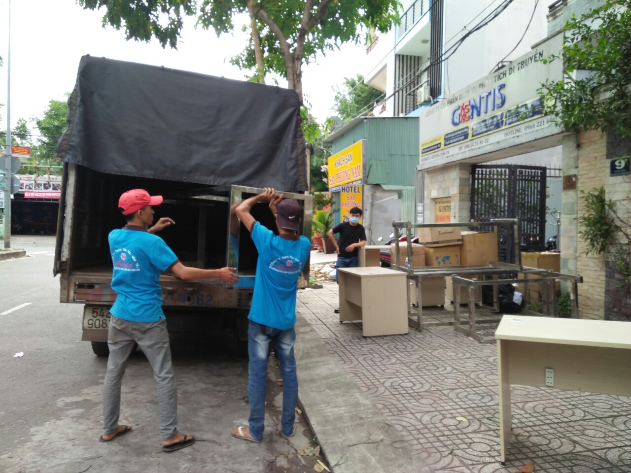 Mách bạn cách chuyển nhà khi trời mưa bão