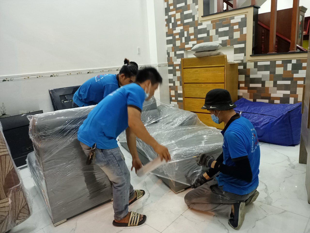 Khi chuyển văn phòng công ty có nên dùng dịch vụ thuê kho hay không