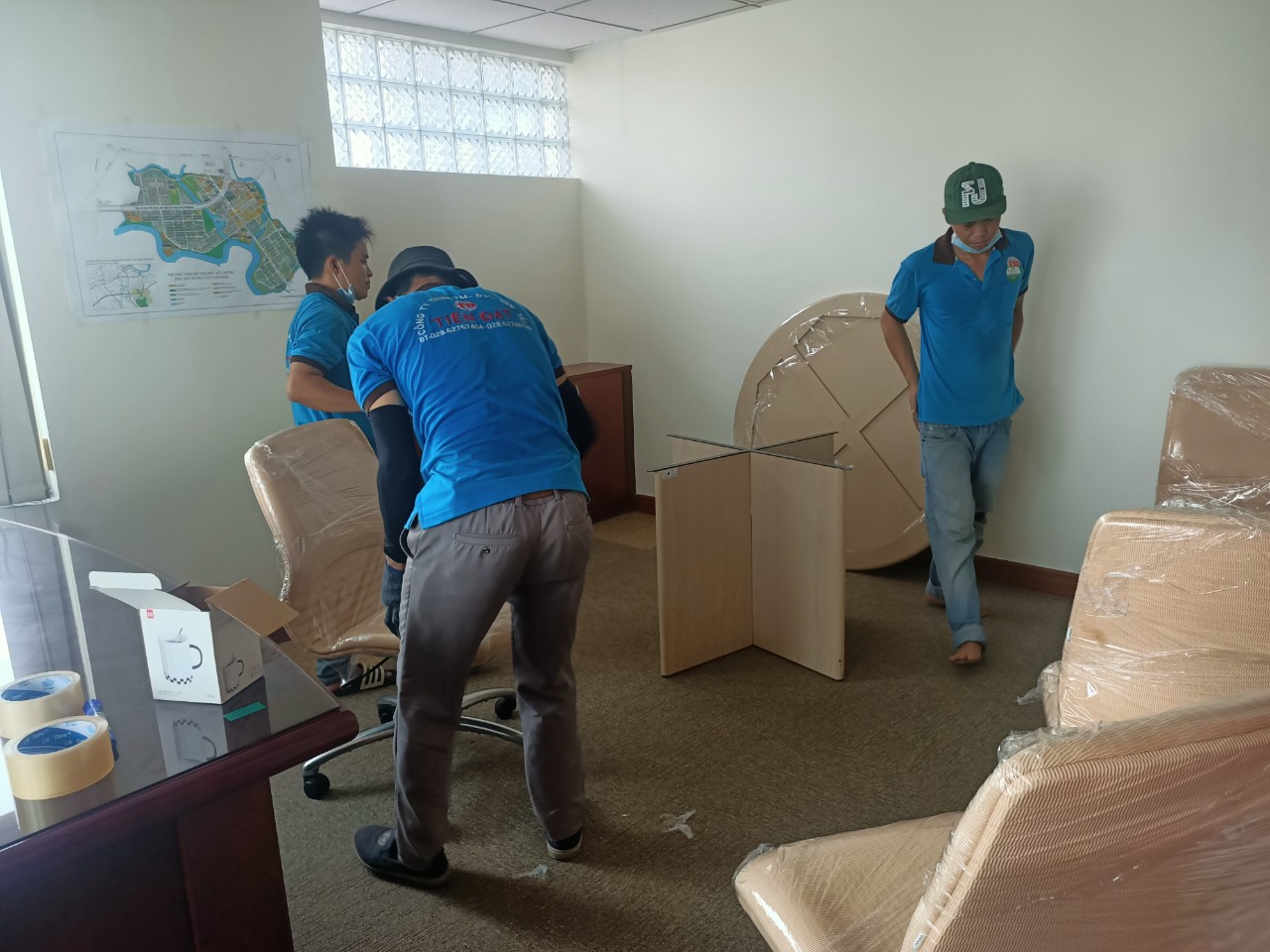 Cách vận chuyển bàn làm việc lớn khi chuyển văn phòng công ty
