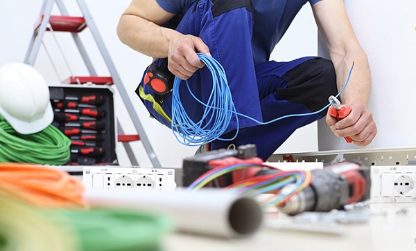 Tháo lắp thiết bị điện khi chuyển nhà 